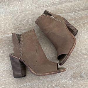 Vince Camuto Peep Toe Bootie in Taupe Leather Size 6.5